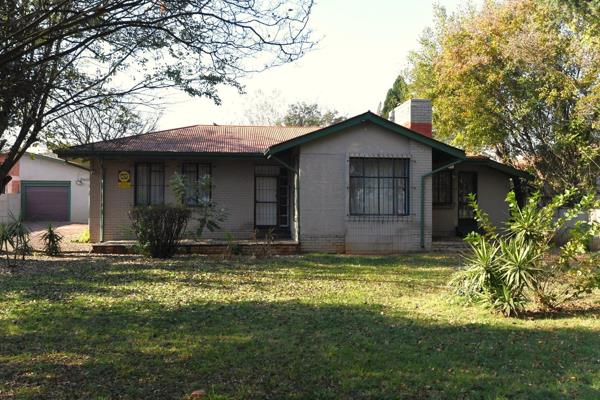 CHARMING 3 BEDROOM HOME WITH FLATLET IN SELECTION PARK

This delightful 3-bedroom family home, nestled in the serene neighborhood of ...