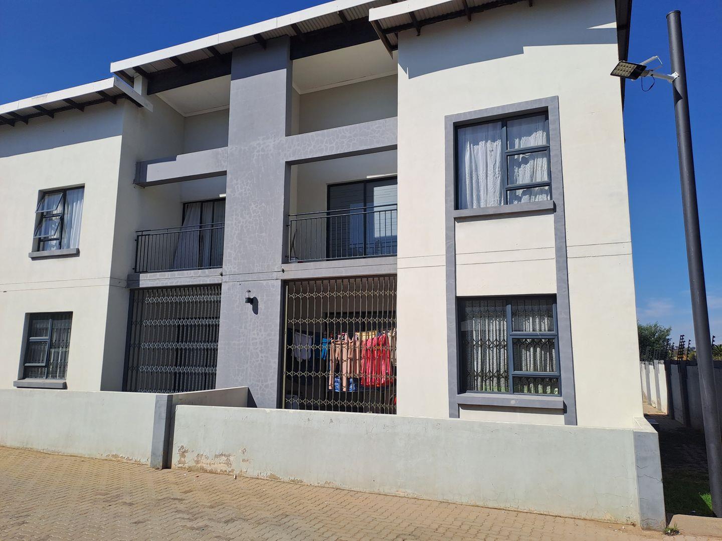 2 Bedroom Apartment / flat for sale in Witpoortjie - P24-114455924