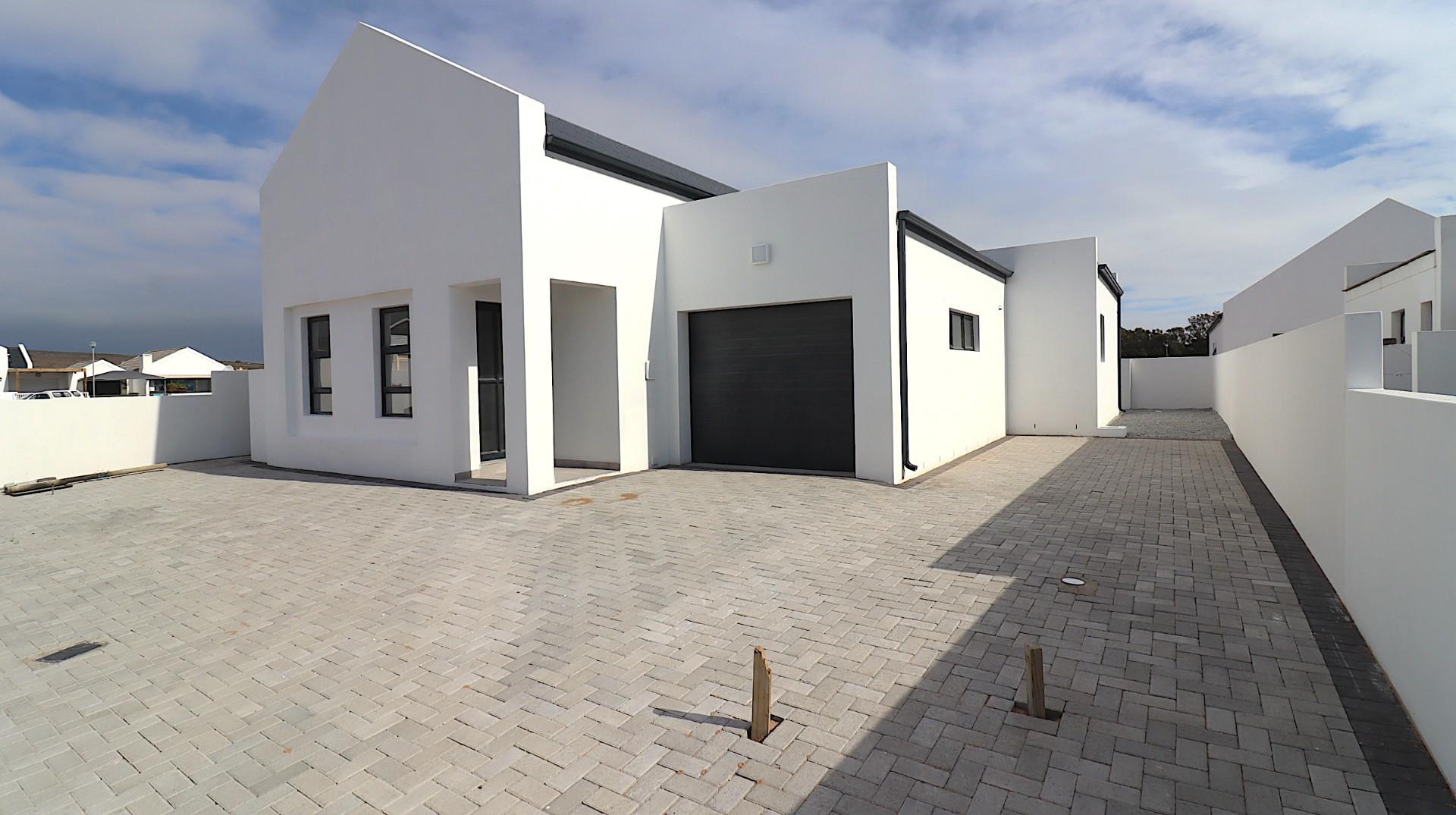 3 Bedroom House for sale in Britannia Beach Estate - 32 Bloumagriet ...