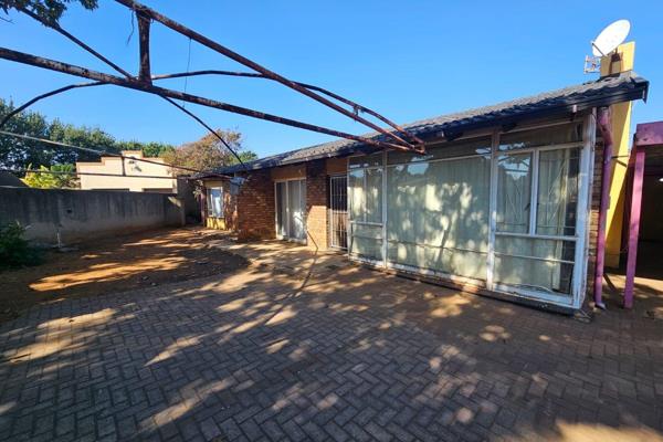 2 bedroom house for sale in Sasolburg 

Bonus 2x 1 bedroom flats on premises