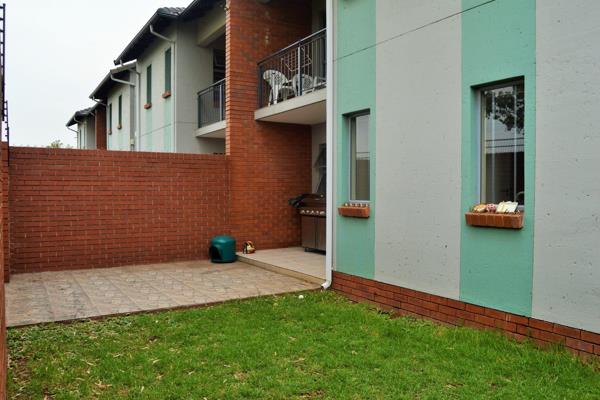 This ground floor unit offers the following:
* 3 Bedrooms
*2 Bathrooms
* Neat kitchen
* Lounge
* Garden
* Parking
* Close to ...