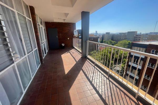 4 Bedroom Penthouse for Sale in Sunnyside!!!!

This charming 4 bedroom property offers the perfect blend of comfort and convenience ...