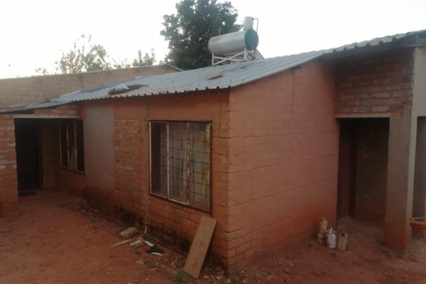 RDP house for sale at  Lehae Soweto

This property offers:
2 bedrooms 
Kitchen 
Dining room 
Bathroom 
8 outside rooms. 
This ...