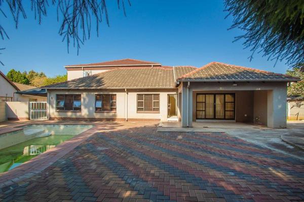 This expansive family home, situated just outside Randfontein, offers a perfect blend of comfort and luxury. 
A big welcoming entrance ...