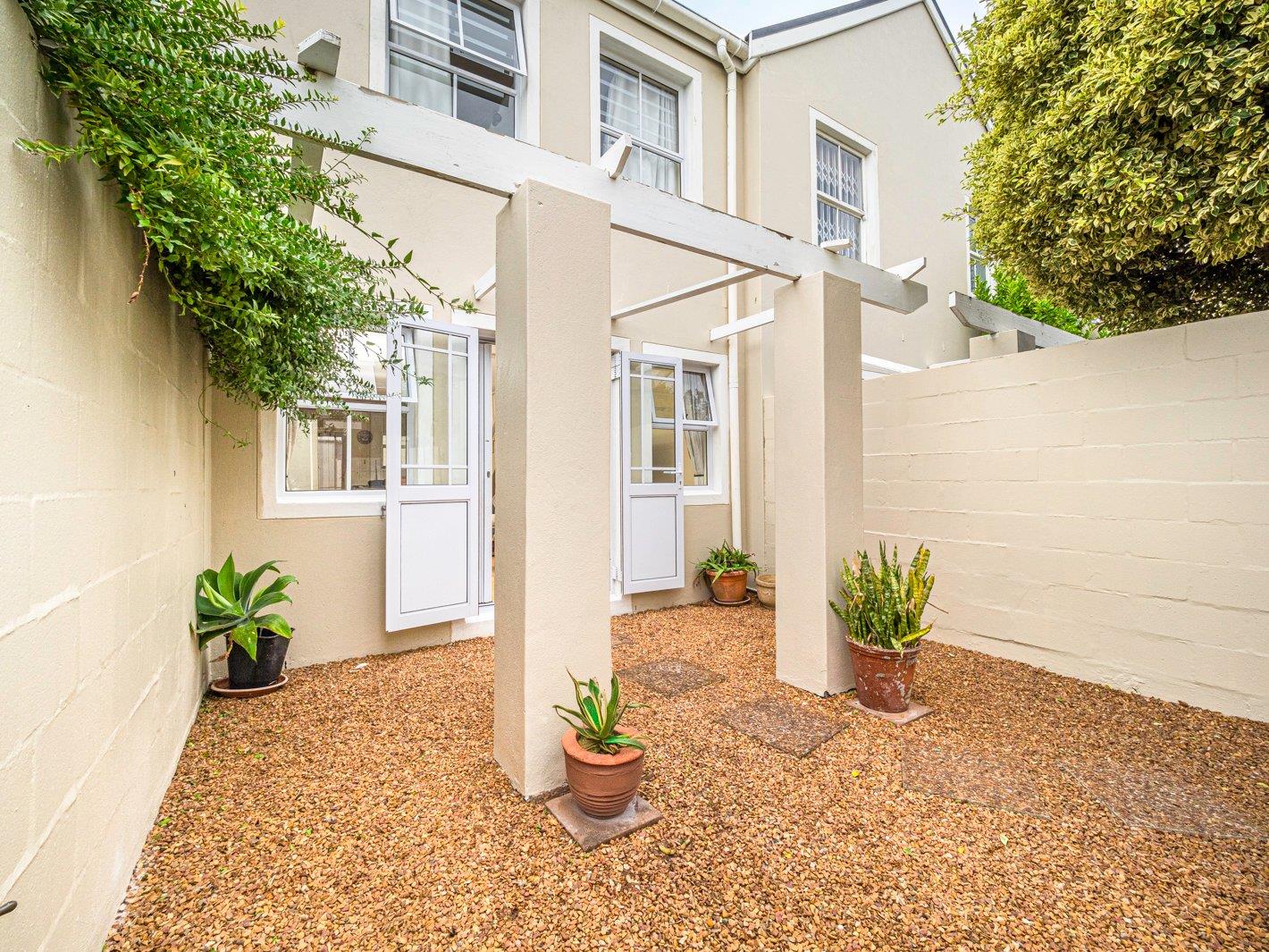 2 Bedroom Townhouse for sale in Harfield Village P24114459449