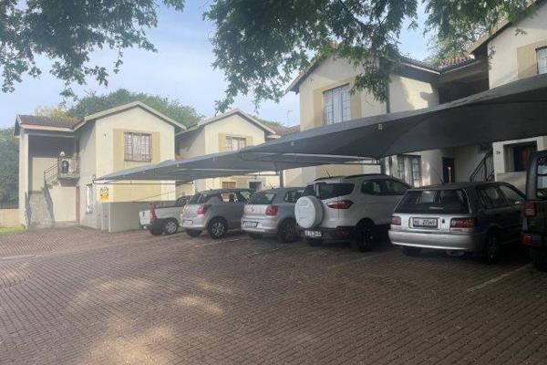 Duplex apartment in a complex close to the Ilanga Mall
Open plan lounge leading out ...