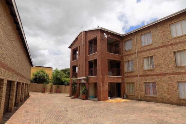 RENTAL AVAILABLE IMMEDIATELY:
 Silky Oaks offers a modern 3 Bed, 2 Bath unit in Koraalboom Street - Nelspruit central close to West End ...