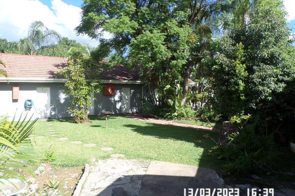 This unit is extremely secure and well situated within walking distance from all major amenities like Spar , Post Office , Aventura ...