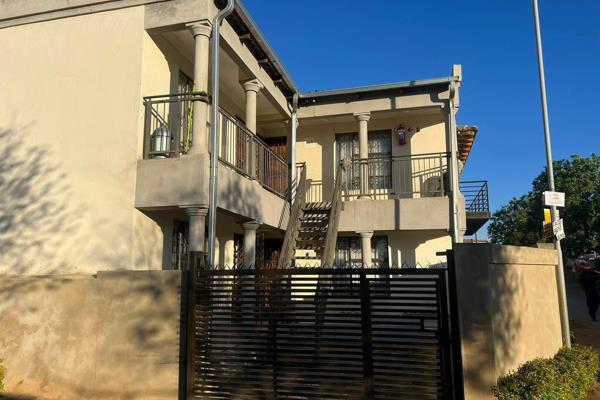 A well maintained investment property is up for grabs in ebony park right behind the busy corner mall. 
This house consists of 12 ...