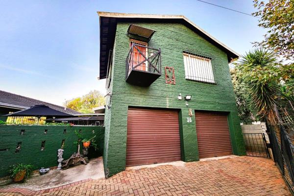 Located in the heart of Greenhills, this neat property has the following on offer:
The main house:
- Four bedrooms (Three with BIC). ...