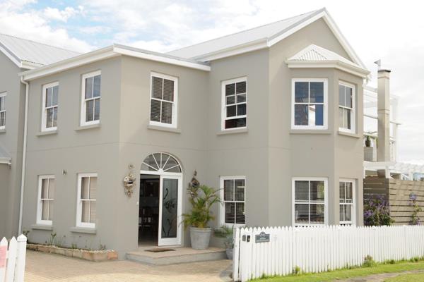 Exclusive house on Thesen Island, Located on Plantation Island. Includes mooring less ...