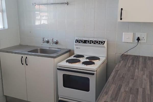 Newly renovate 2 Bedroom Flat with one Bathroom on the first floor with its own varand ...