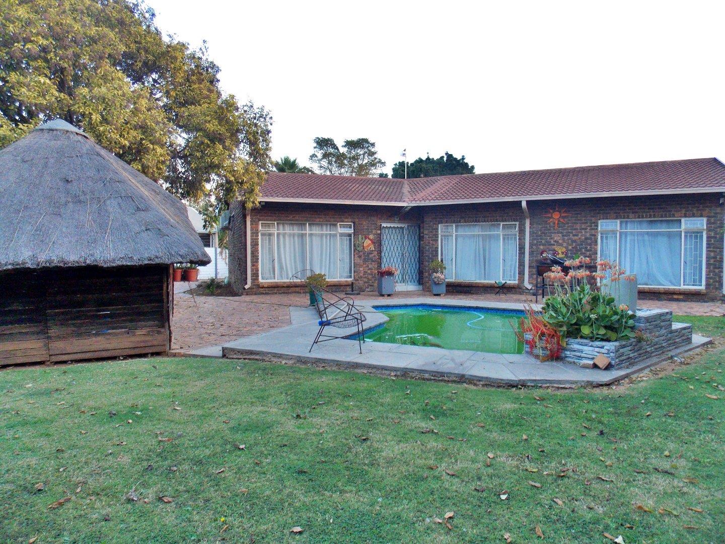 3 Bedroom House for sale in Falcon Ridge P24114463843