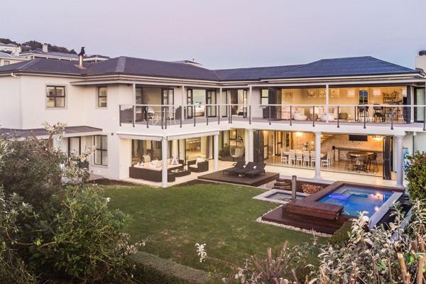 Welcome to this prestigious and expansive family home, located in the highly sought-after, secure enclave of Belvedere, Noordhoek.

The ...