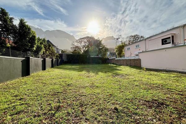 Vacant land in Hiddingh, Newlands. Situated in a prime residential area, this level site offers incredible mountain views.

The site is ...