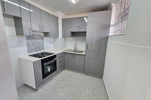 This newly renovated apartment offers:

TWO bedrooms with built in cupboards.

Fully fitted kitchen with under counter oven and cooker ...