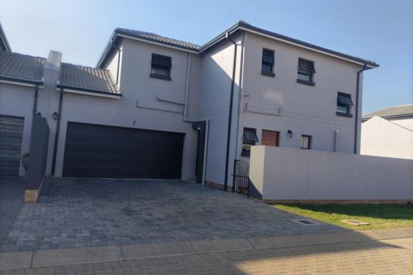 Welcome to your future home in the heart of Theresapark, situated in a secured and quiet complex. This 3 bed double storey house ...