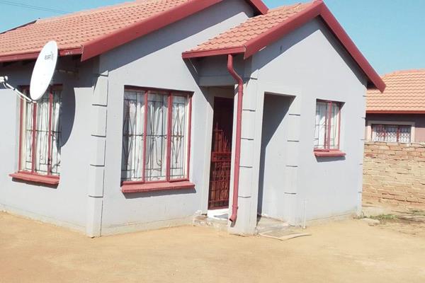 All About Homes Property Listing

Charming 2-Bedroom Home in a Secure Location - Only R490,000!

Welcome to your new home presented by ...