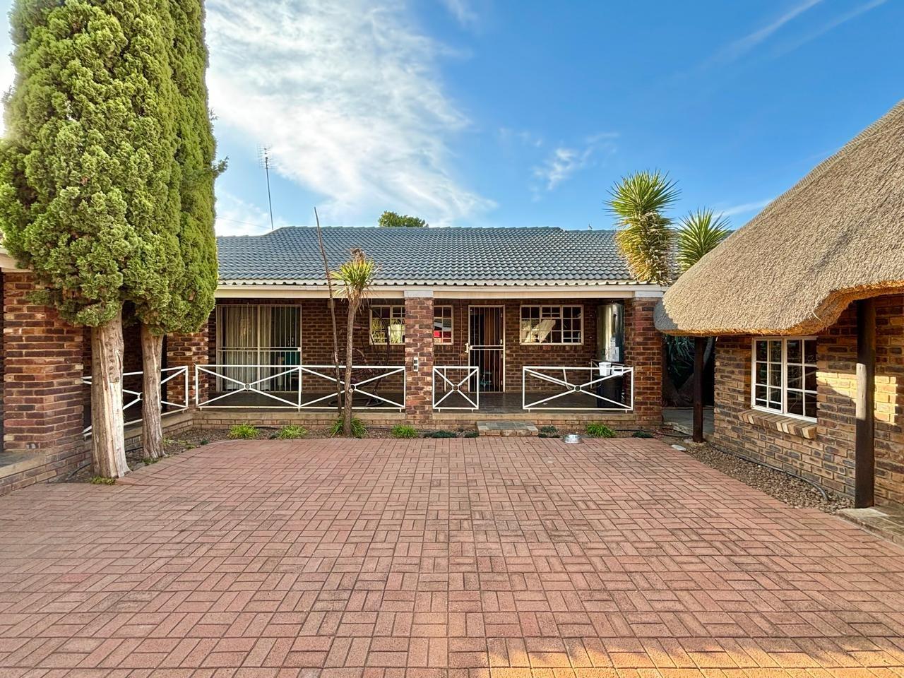 4 Bedroom House for sale in Lichtenburg P24114467780