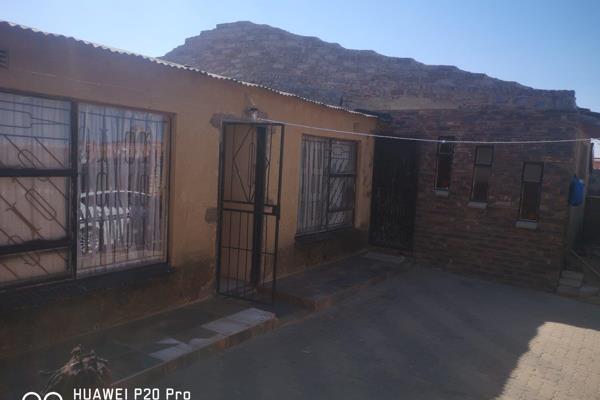 2 bedroomed main house divided into 3  rooms, 5 spacious outside rooms inthe heart of ...