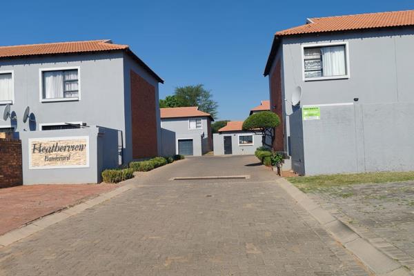 DUPLEX FOR SALE IN HEATHERVIEW BOULEVARD

2 Bedrooms

1 Bathroom

Open  space Livingroom/Dining

Kitchen

Storage under ...