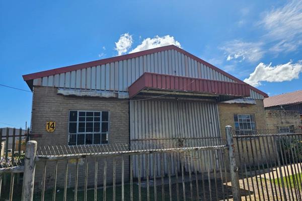 Space available for your new warehouse of workshop

The area being rented out is 461 sqm

There is off street parking

Big doors ...