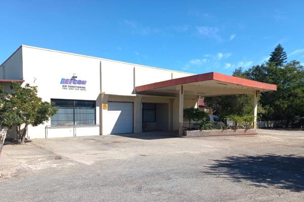 Property consist of 3 x Erfs and all 3 x has to be sold together .
Combined erf 2 663 sqm 

1) Commercial ( Erf : 616 sqm ) Fuel ...