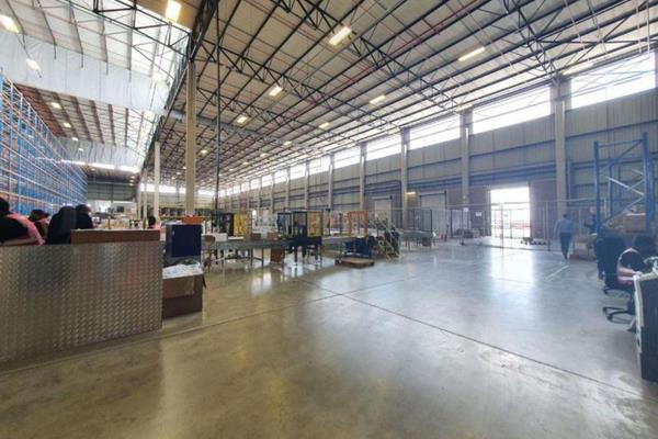 Hughes Prime Warehouse offers a premier 6,100m&#178; space available for lease, designed to maximize industrial efficiency. The ...