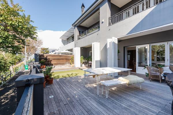 Prime Freehold Investment Opportunity in De Waterkant 

Discover this exceptional freehold investment property in De Waterkant ...