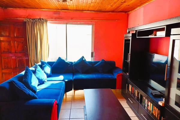 This three-bedroom house is located in a vibrant neighbourhood at Harare in Khayelitsha. 
This property has a potential as a start-up ...