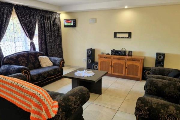 This lovely five-bedroom home is in a quiet street of Empangeni and is conveniently located. It offers three bathrooms, a family ...