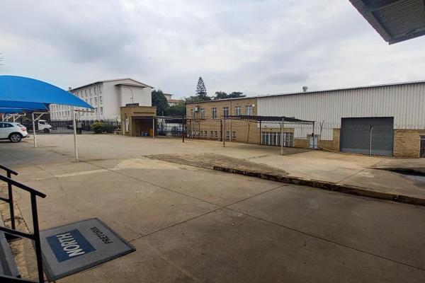 This prime 2,501sqm warehouse offers a versatile leasing opportunity with office and showroom space. Located in a secure, standalone ...