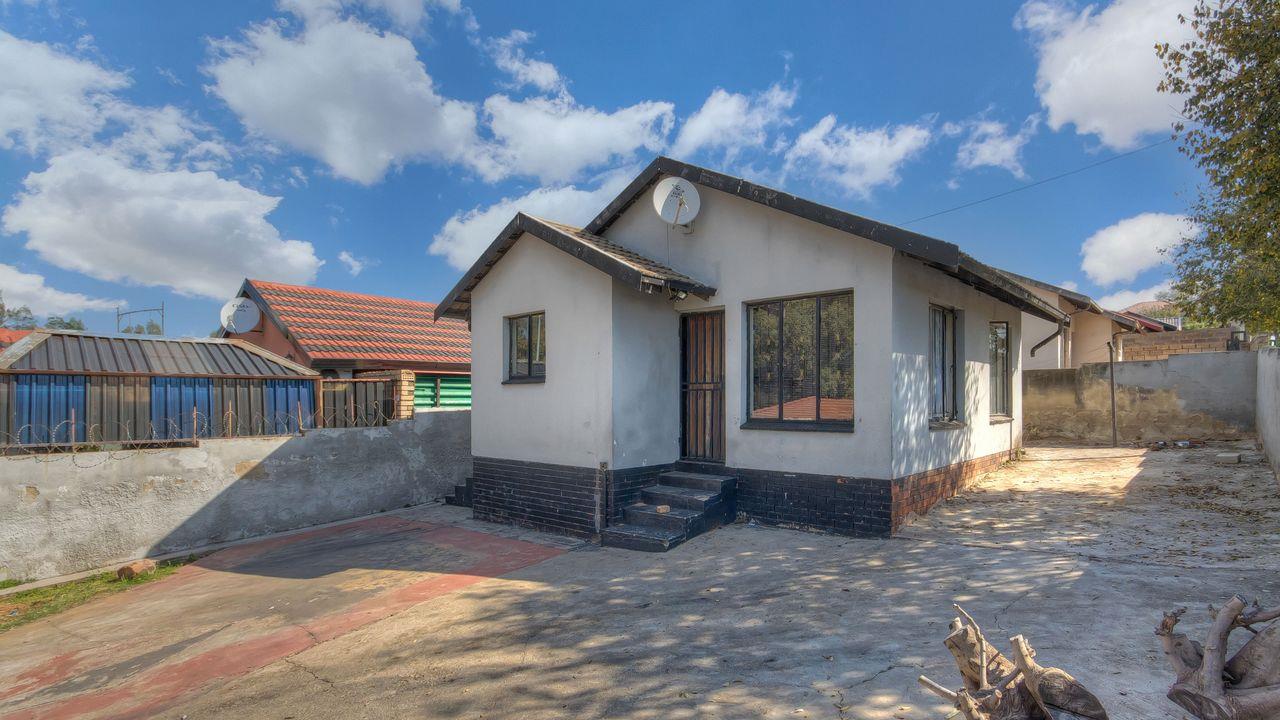 2 Bedroom House for sale in Riverlea P24114476895