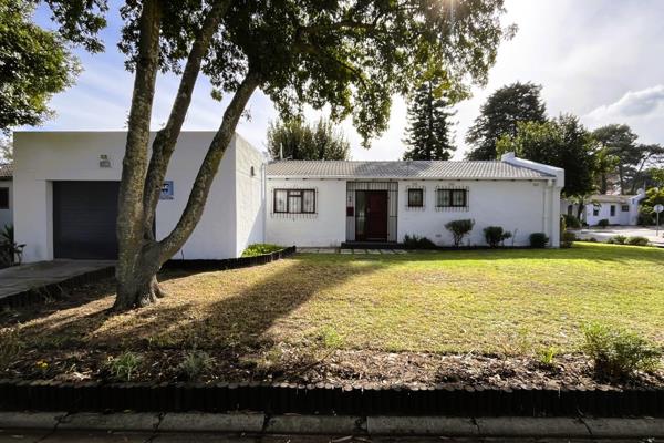 3 Bedroom Family Home in Northpine
Welcome to this lovely 3 bedroom home nestled in the desirable neighborhood of Northpine ...