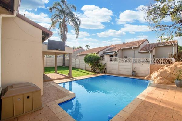 This lovely home is located in the ever popular suburb of Weltevrenpark.
It has a modern kitchen with gas stove, space for all your ...