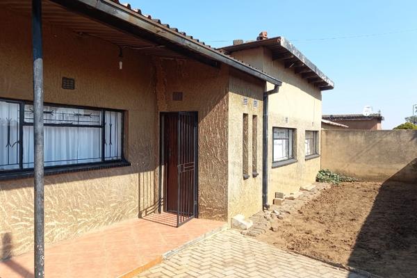 Beautiful and very clean property, for sale in Zola Soweto.

The main house consists of the following

Very big Yard 478Sqm

• ...