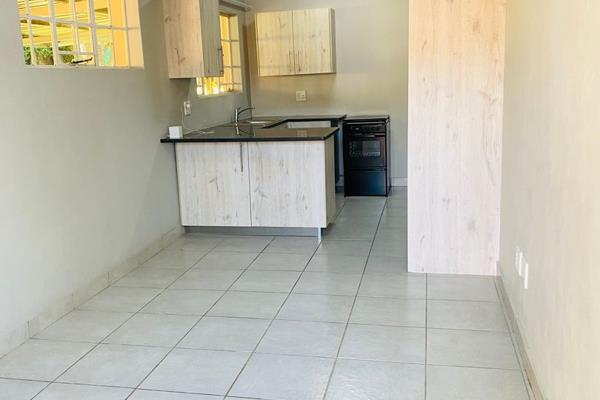 Flatlet available now in ifafi!!!!

Newly Renovated, clean &amp; fresh!!

One bedroom flatlet available in Ifafi,only small dogs/house ...