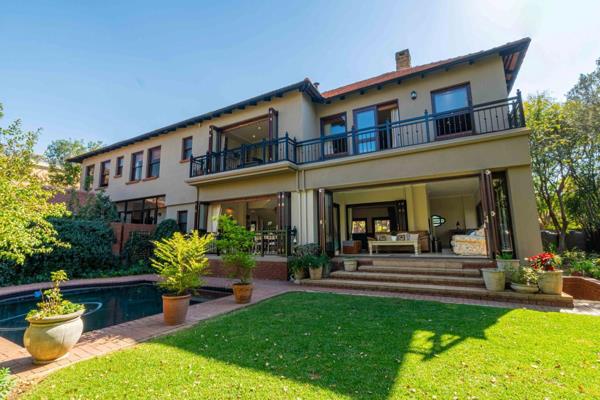 Escape from the city into this sensational home on a corner stand, over-looking one of Kyalami Estates 16 beautiful parks. A little ...