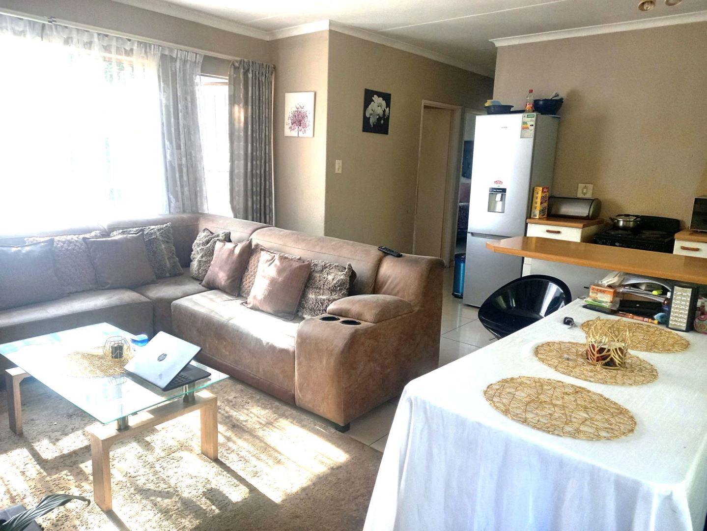 3 Bedroom Apartment / flat for sale in Country View P24114484002