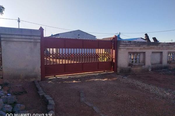 A 1 bedroom with 1 bathroom, open plan, open plan and walled fence is for sale in Mabopane ext U( Serope)CASH ONLY