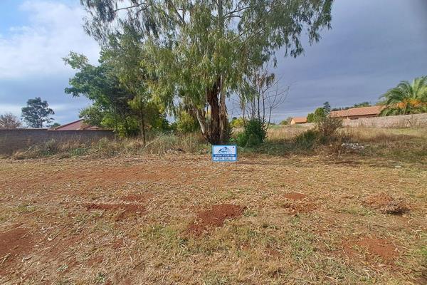 Own a sprawling 4064sqm piece of paradise in the heart of Henley on Klip! 

This vacant land offers endless possibilities to create ...