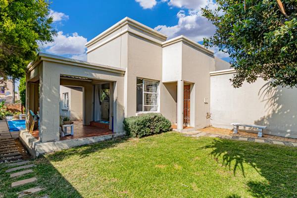 This lovely cluster home is situated in a secure estate in Bromhof and comprises of ...