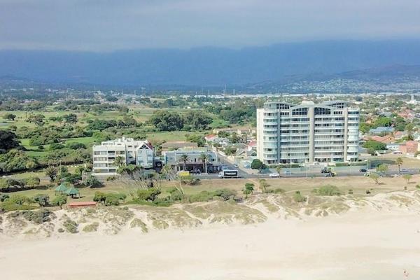 Exclusive penthouse on top of the fashionable Cape Sands building situated on Beach Road in Strand. The Helderberg area is famous for ...