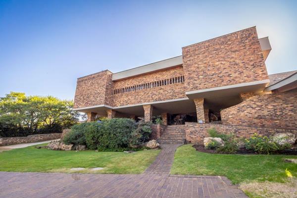 Massive 3000 sqm Property in Constantia Kloof.

Discover timeless elegance in this low ...