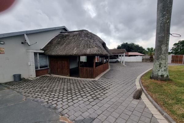 Nestled in the serene locale of Veld en Vlei, this inviting 3-bedroom, 2-bathroom house offers a blend of comfort, convenience, and ...