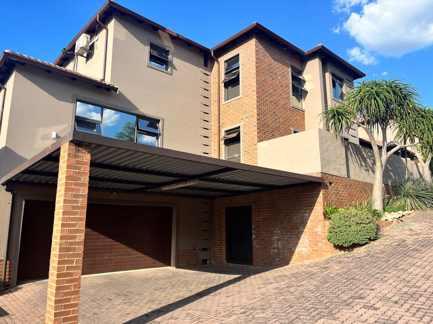 3 Bedroom Apartment / flat for sale in Ruimsig Country Estate P24114489345