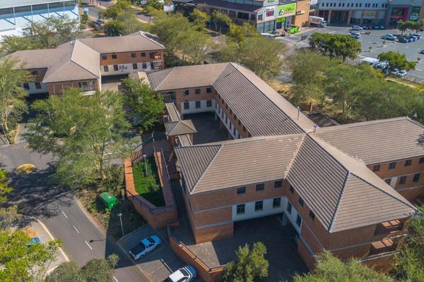 Discover the perfect business headquarters with this expansive 3100m&#178; office space ...