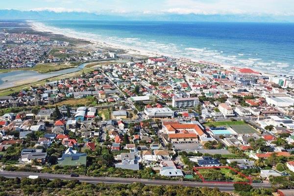 Unique opportunity to build your dream home on Muizenberg mountainside with the ...