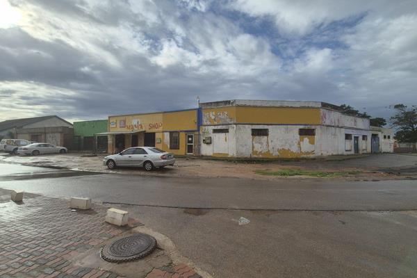 This prime commercial property in Kwazakhele offers a fantastic investment opportunity . Located close to the bustling Njoli Taxi Rank ...