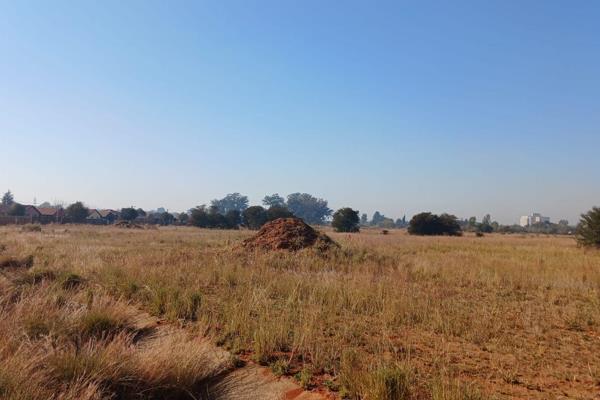 Discover an exceptional opportunity with this strategically positioned commercial vacant land in Vereeniging. Spanning 8908 square ...